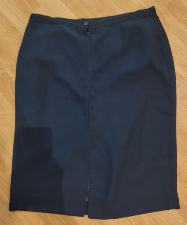 Falda señora recta con corte detrás 