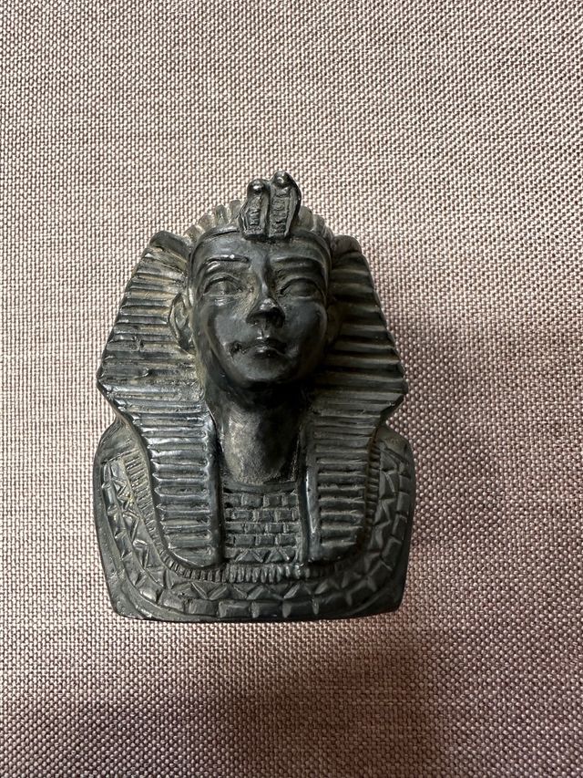 statua mezzobusto faraone egizio