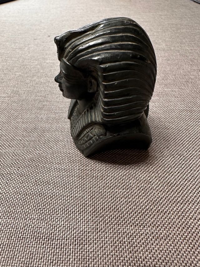 statua mezzobusto faraone egizio