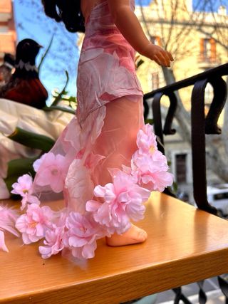 lote de 2 Vestido Nancy rosas y plumas y negro