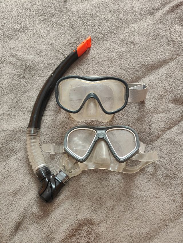 Gafas acuaticas y tubo 