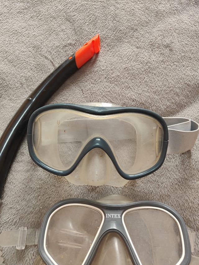 Gafas acuaticas y tubo 