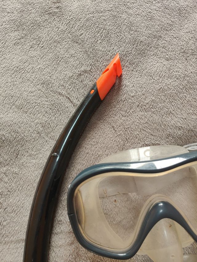 Gafas acuaticas y tubo 