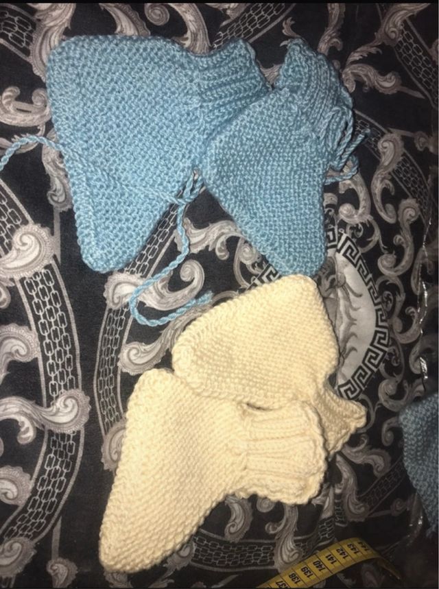 calzettini in lana fatti al uncinetto