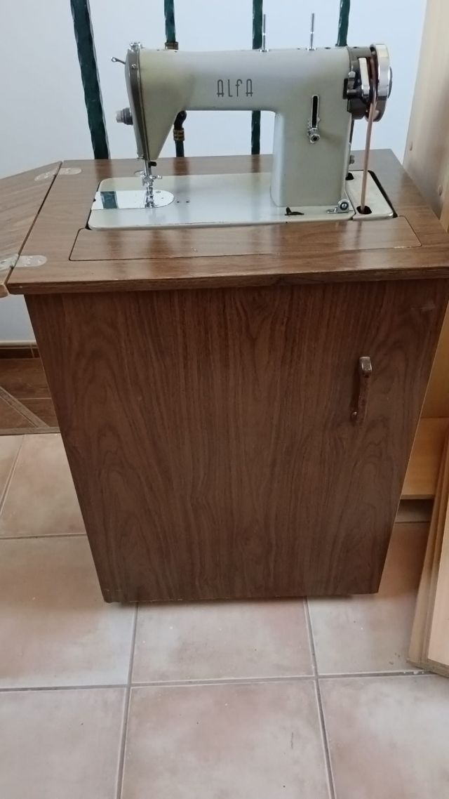 Máquina de coser antigua