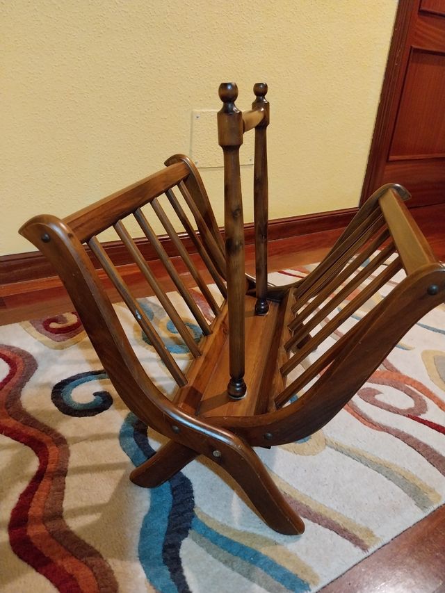Revistero de madera