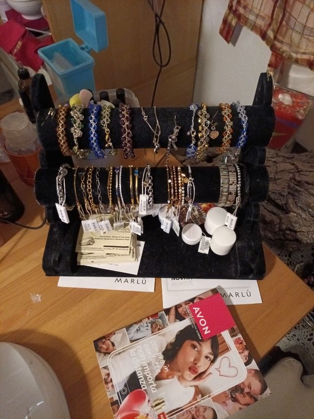 Bracciali uomo donna orologi e anelli in stok