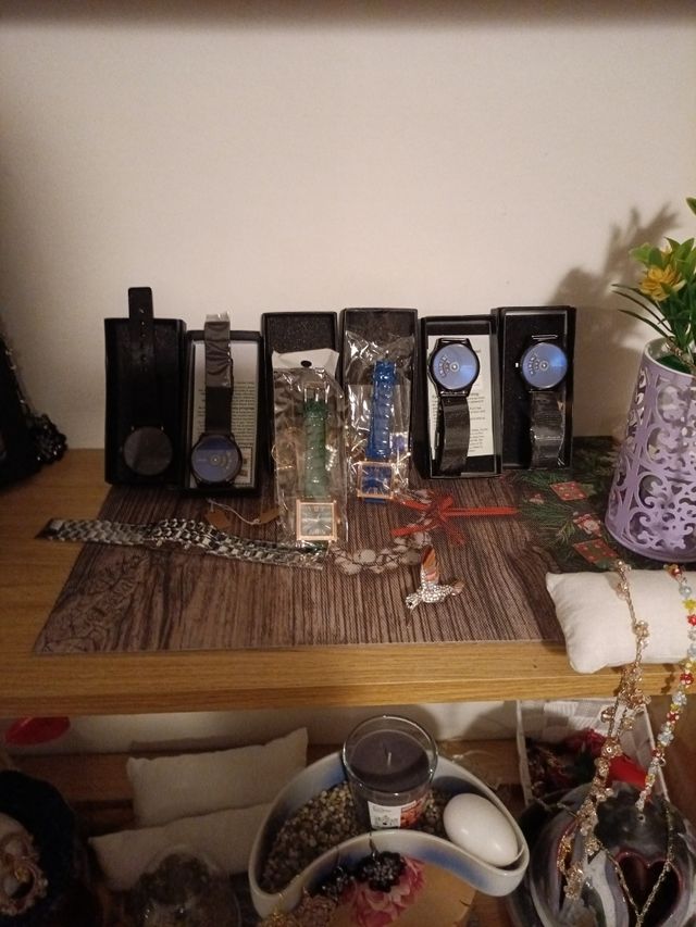 Bracciali uomo donna orologi e anelli in stok