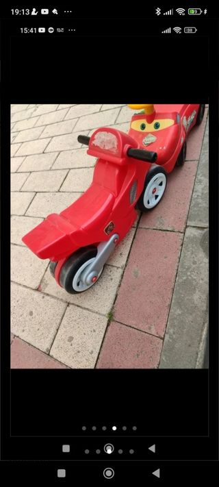 Moto niño y un andador