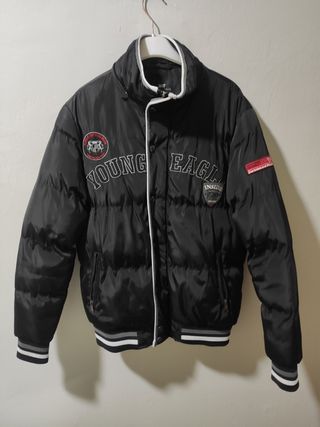 Chaqueta puffer acolchada negra. Precio negociable