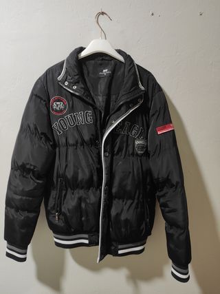 Chaqueta puffer acolchada negra. Precio negociable
