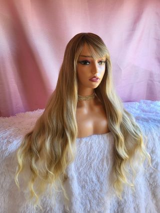 Peluca rubio dorado con frequillo