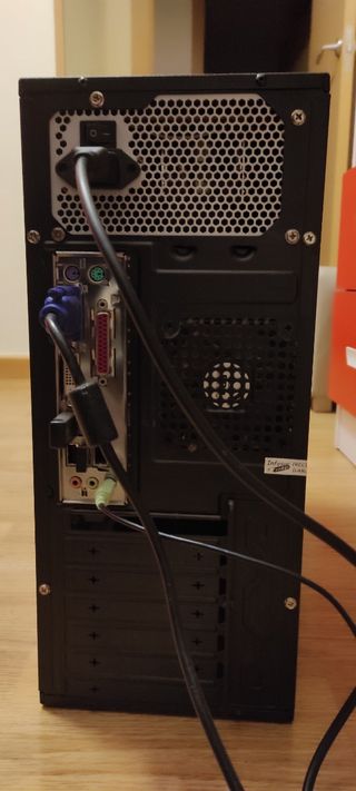 PC DE SOBREMESA !!COMO NUEVO!! SIN APENAS USO