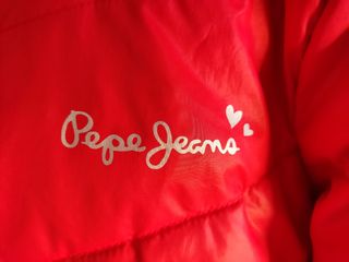 Plumífero Pepe Jeans reversible rojo y motas