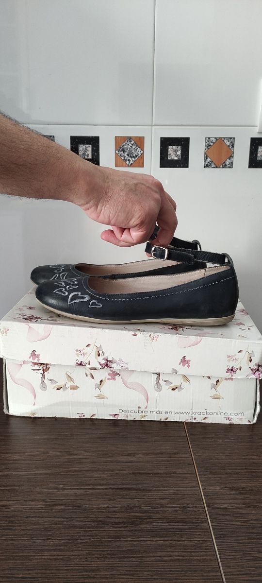 Bailarinas de piel.Piel.Plano.Manoletinas con asa.