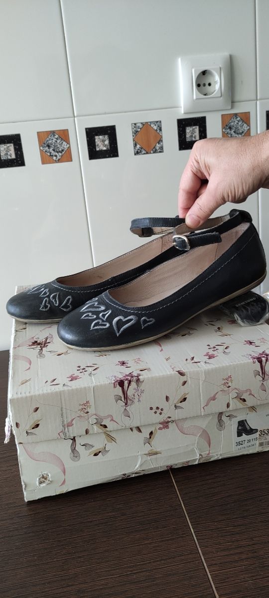 Bailarinas de piel.Piel.Plano.Manoletinas con asa.