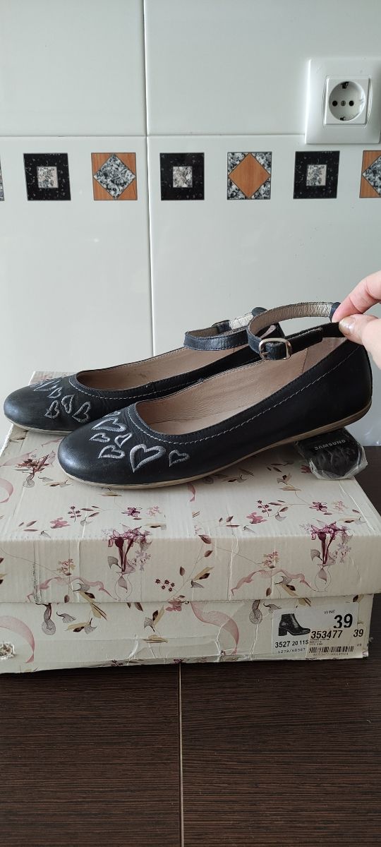 Bailarinas de piel.Piel.Plano.Manoletinas con asa.