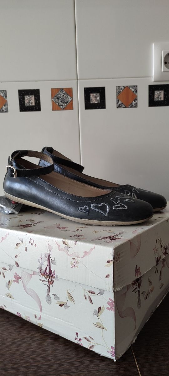 Bailarinas de piel.Piel.Plano.Manoletinas con asa.