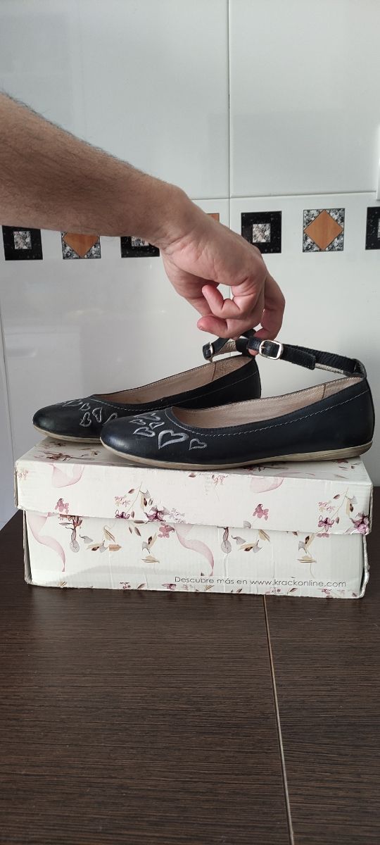 Bailarinas de piel.Piel.Plano.Manoletinas con asa.