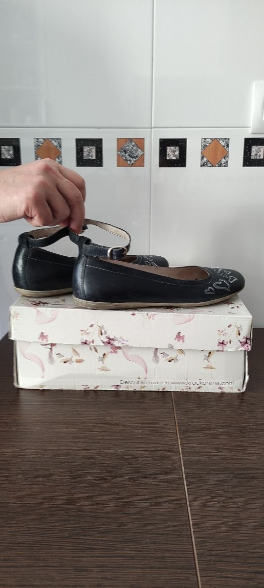 Bailarinas de piel.Piel.Plano.Manoletinas con asa.