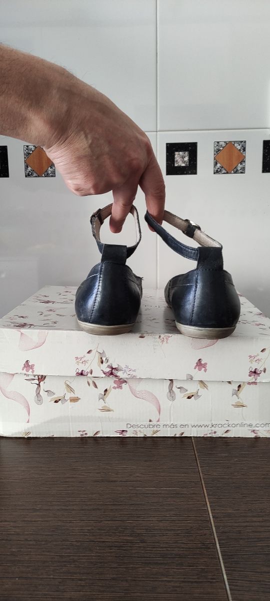 Bailarinas de piel.Piel.Plano.Manoletinas con asa.