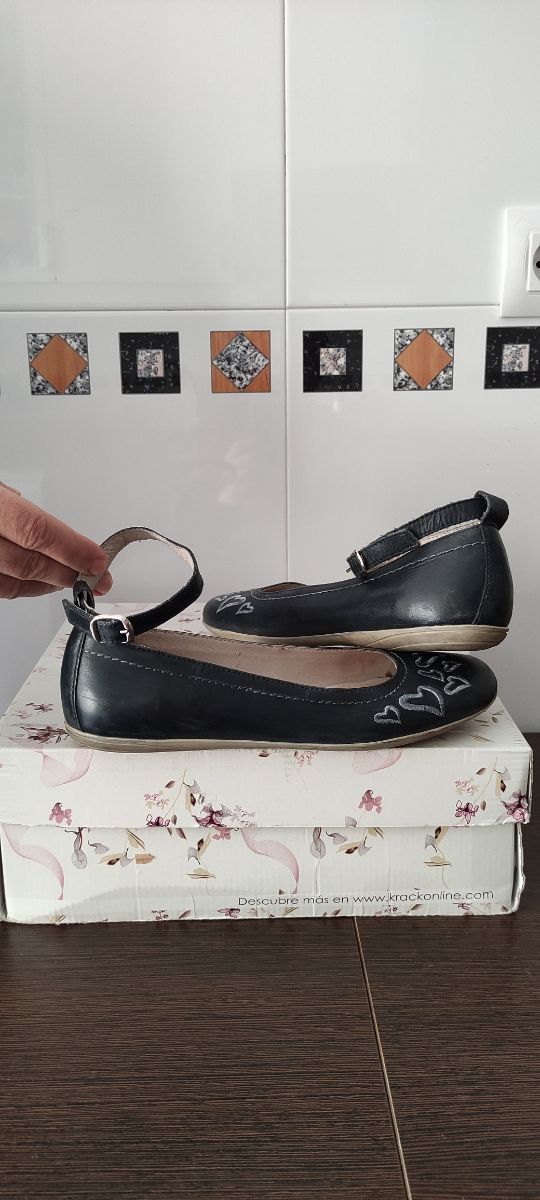 Bailarinas de piel.Piel.Plano.Manoletinas con asa.