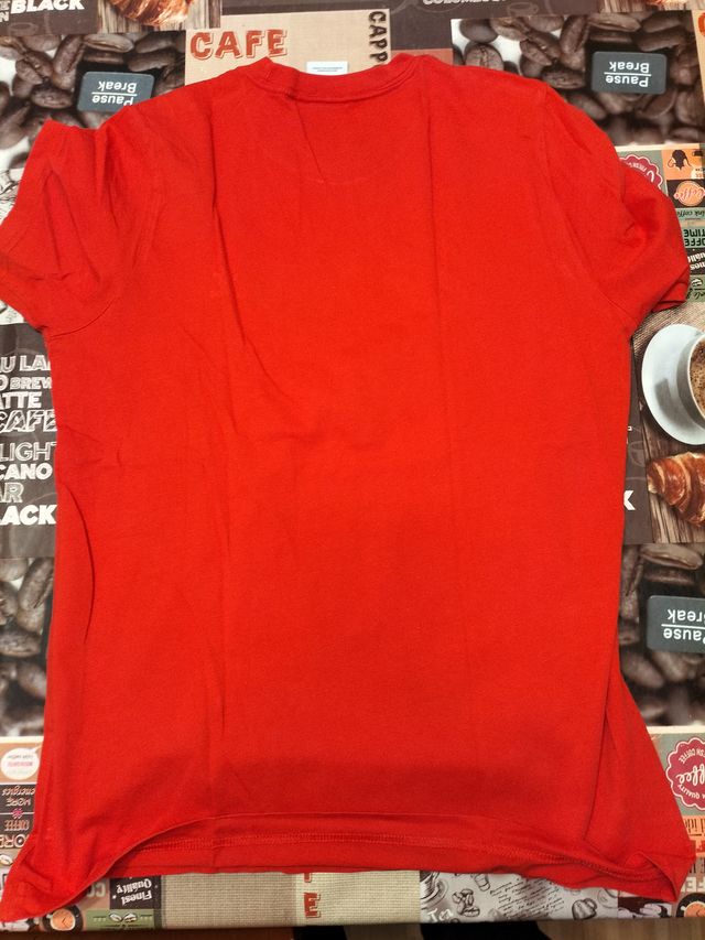Camiseta addidas roja sin usar