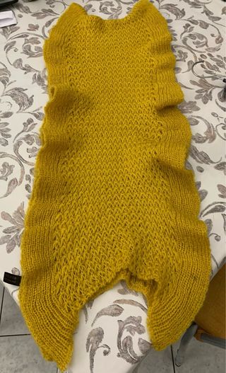 Sciarpa di lana color giallo oro