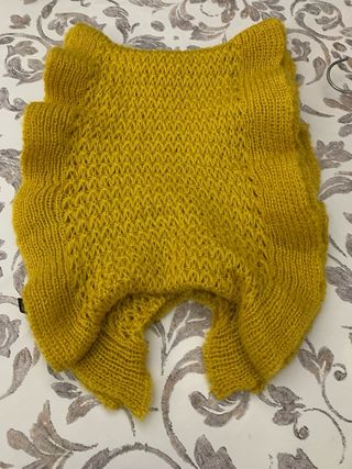 Sciarpa di lana color giallo oro