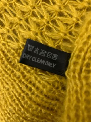 Sciarpa di lana color giallo oro