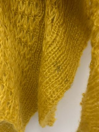 Sciarpa di lana color giallo oro