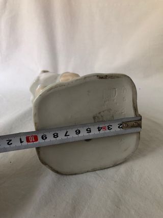 Figura de porcelana - niña jugando al tennis.