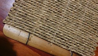 1 salvamantel y 6 porta cubiertos. (5€ todo)