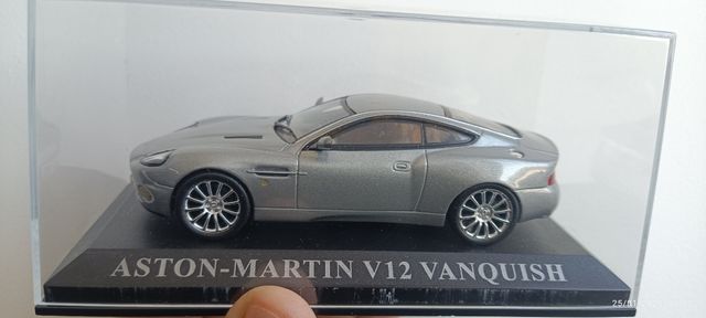 Aston Martin V12 1/43