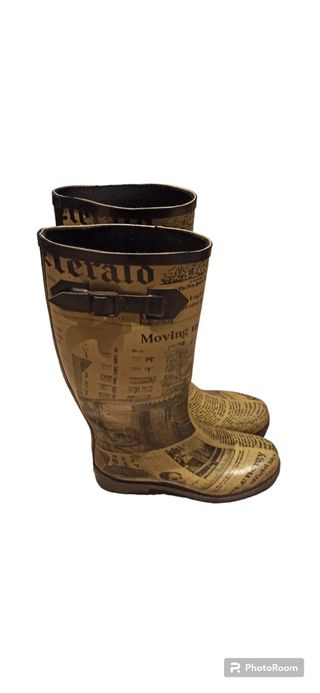 Botas agua estampado periódico vintage