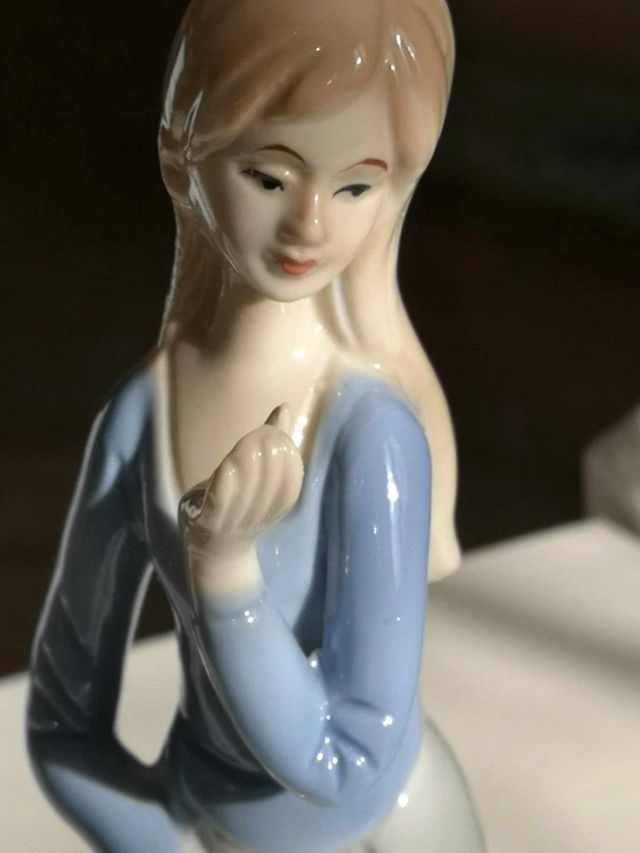 STATUETTA PORCELLANA