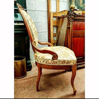 Pareja de sillas Luis XV de nogal