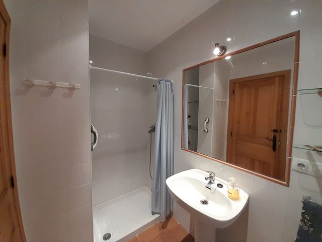 SE ALQUILA APARTAMENTO DE UNA HABITACIÓN