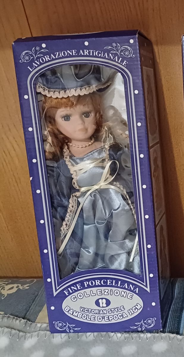 Bambola in porcellana Victorian Style di seconda mano per 11 EUR