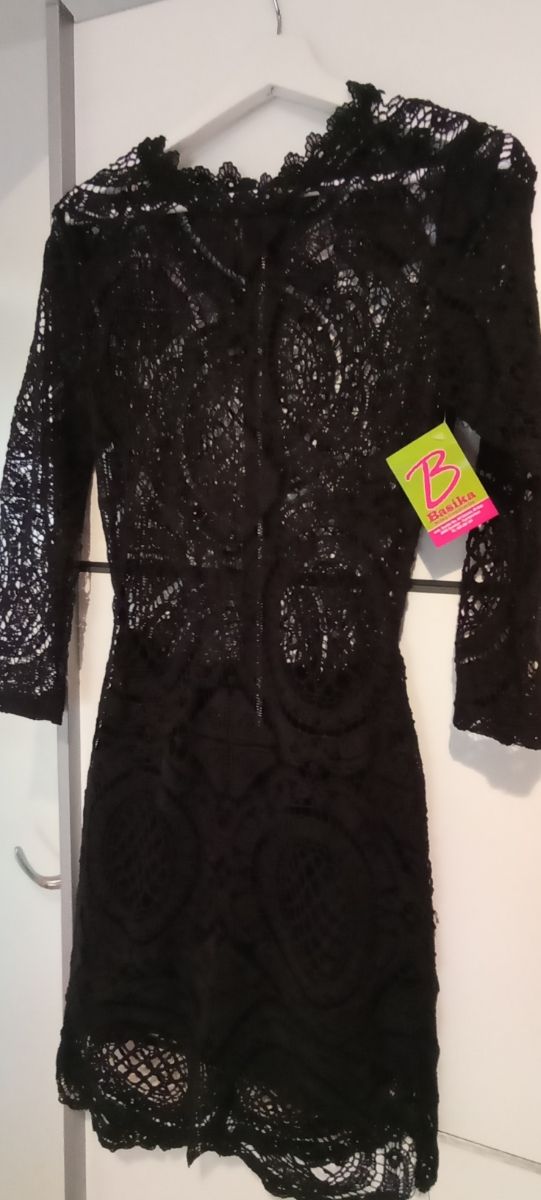 Vestido tipo cocktail negro midi de encaje negro