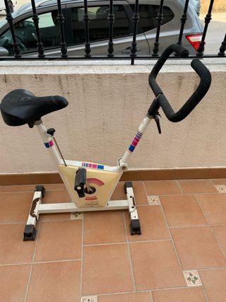 Bicicleta estática para restaurar.