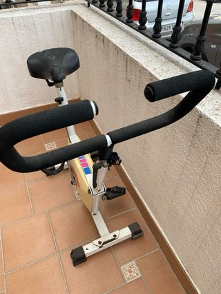 Bicicleta estática para restaurar.