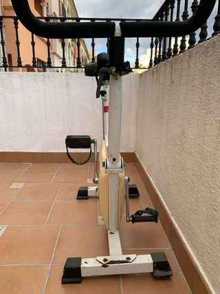 Bicicleta estática para restaurar.