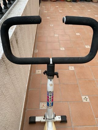 Bicicleta estática para restaurar.