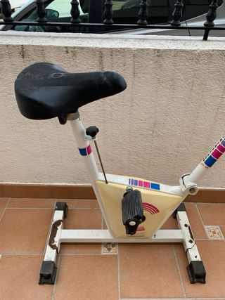Bicicleta estática para restaurar.