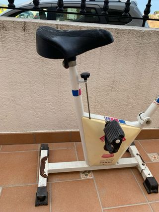 Bicicleta estática para restaurar.