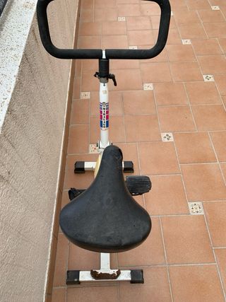 Bicicleta estática para restaurar.