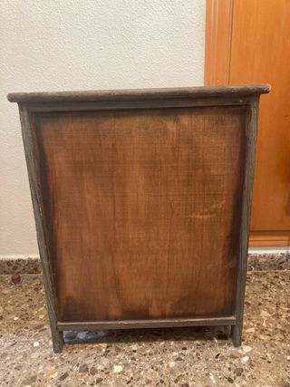 comoda de madera  y mimbre