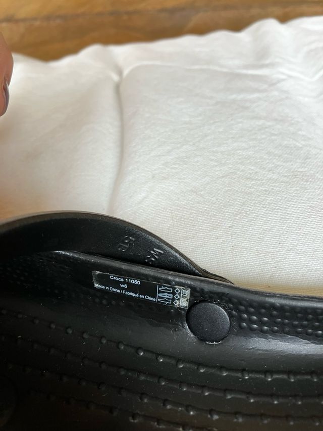 Zuecos tipo bailarina Crocs Alice talla W5