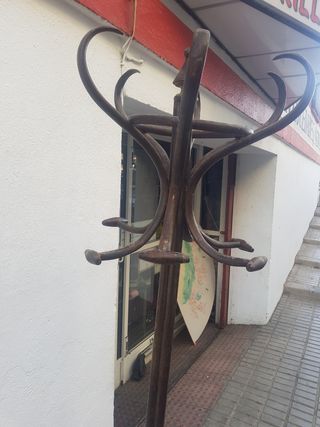 percha de pie antigua de cuernos